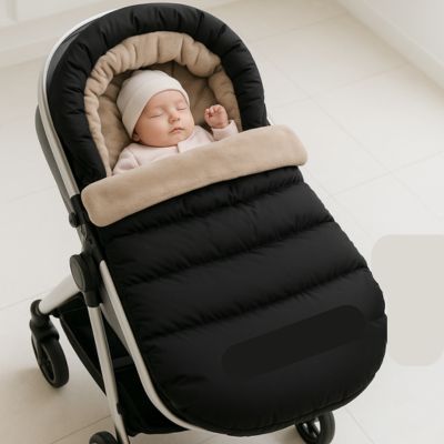 Bébé-dort-dans-chancelière-imperméable-nordique-noire