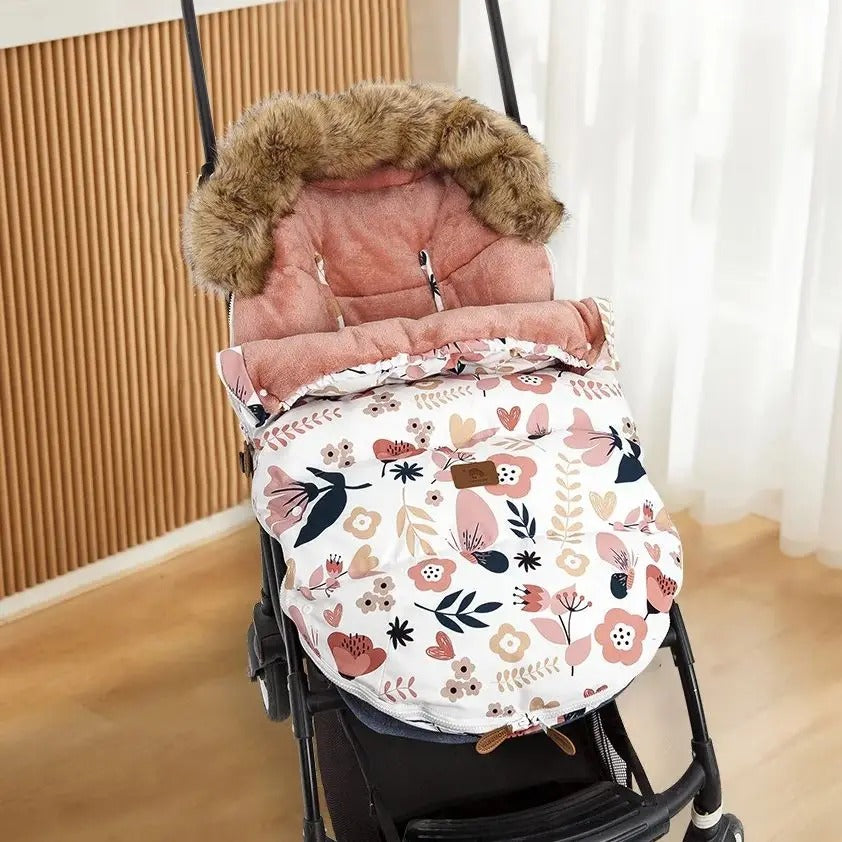 Chancelière-bébé-thermique-fleurie-dans-poussette