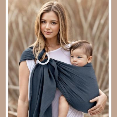 Mère-porte-enfant-sur-hanche-dans-écharpe-de-portage-bébé-cocon