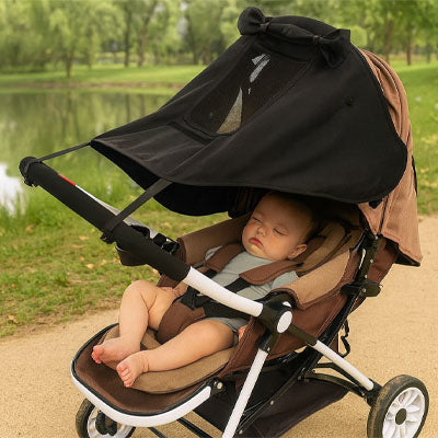Enfant-dort-dans-pare-soleil-pour-poussette-imperméable