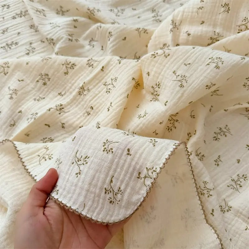Lange-bébé-estival-fleurs-délicates