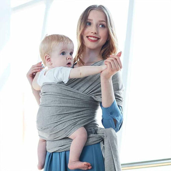 Mère-et-enfant-face-à-face-dans-écharpe-porte-bébé-élastique