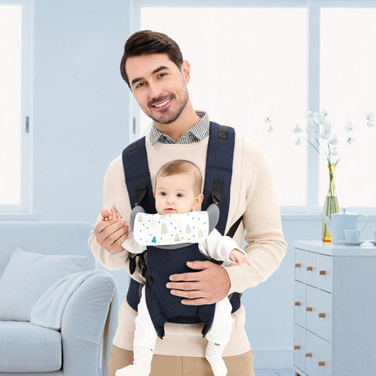 Porte_bébé_kangourou_proximité_père-enfant-salon-bleu