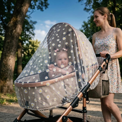 Bébé avec moustiquaire universelle pour poussette florasoft