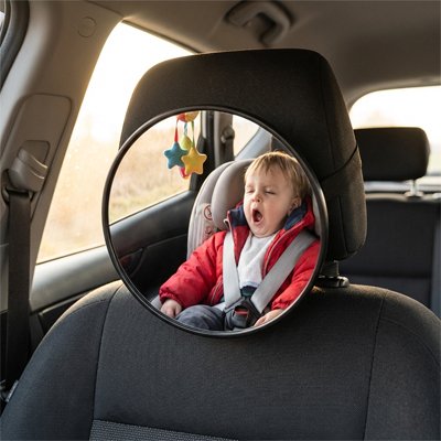Bébé baille dans miroir voiture bebe sécurivue