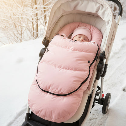 Bébé dort dans chancelière cozy double protection thermique