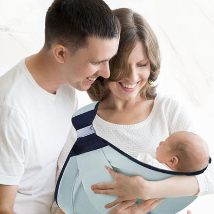 Papa-maman-sourient-à-bébé-dans-écharpe-de-portage-évolutive-vert