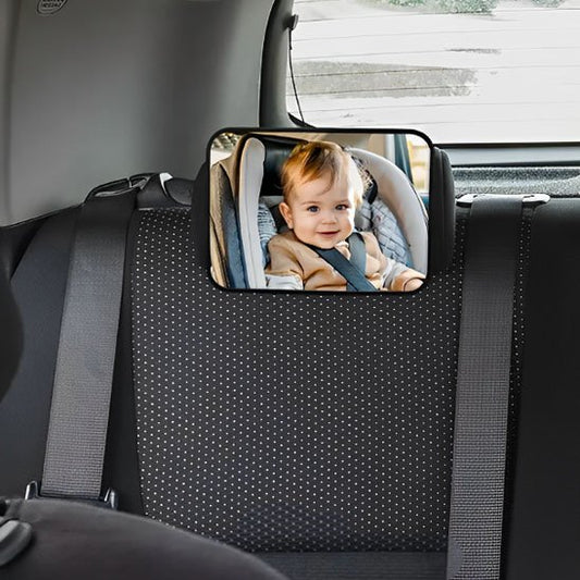 Fillette-dans-miroir-voiture-bébé-360-degré