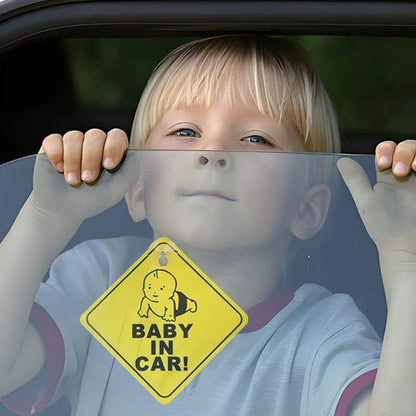 Garçon-derrière-fenêtre-de-bébés-à-bord-sécurité-préventive