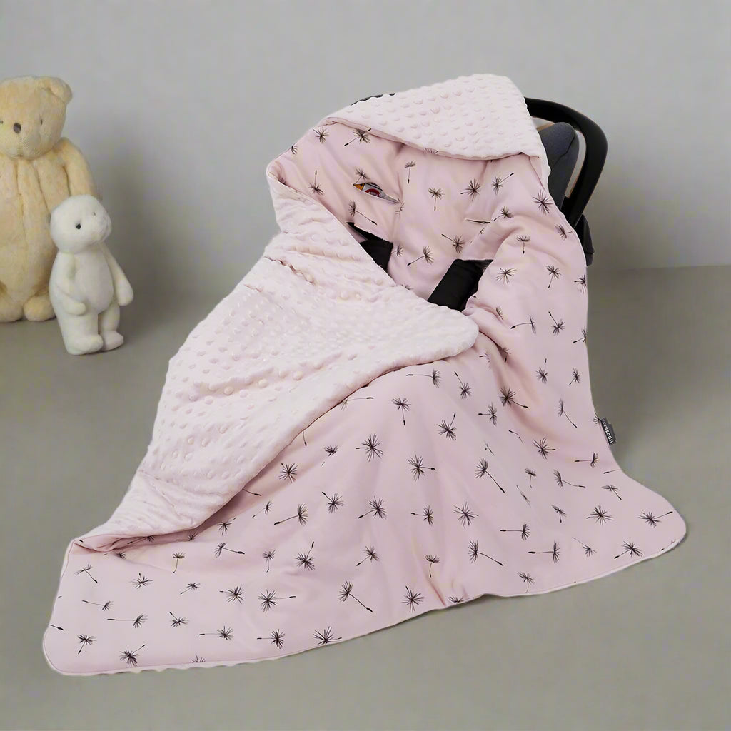 Nid-d'ange-délicat-pissenlit-confort-avec-peluches