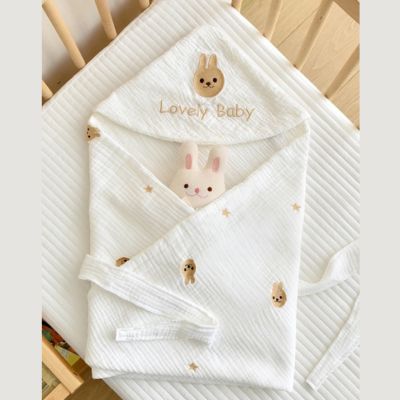 Nid-d'ange-forêt-enchantée-lapin-blanc