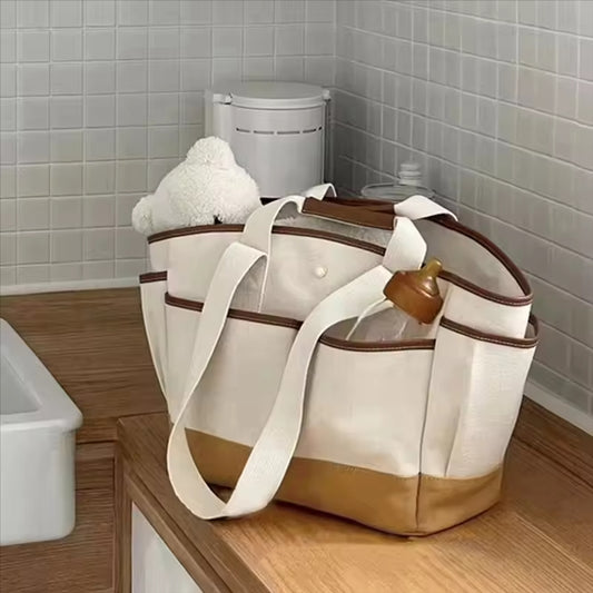 Ourson-dans-sac-à-langer-élégance