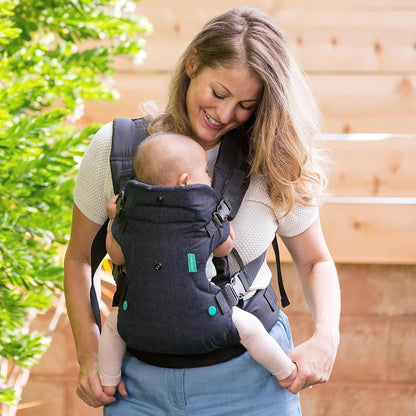 Mère-porte-bébé-face-à-face-dans-porte-bébé-convertible
