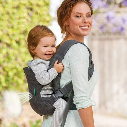 Mère-porte-bébé-dans-dos-avec-porte-bébé-convertible