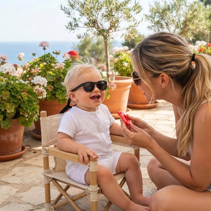 Poupon jardin avec lunettes de soleil bebe souplex
