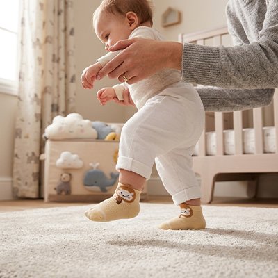 Poupon marche avec chaussettes bebe animaux adorables