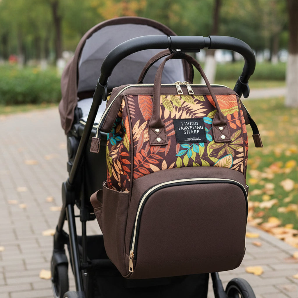 Sac a dos maman bebe marron élégant sur poussette