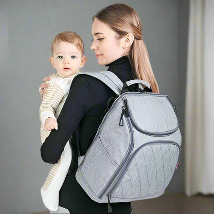 Mère-porte-sur-dos-sac-à-langer-sac-à-dos-mobile-et-porte-bébé-dans-ses-bras