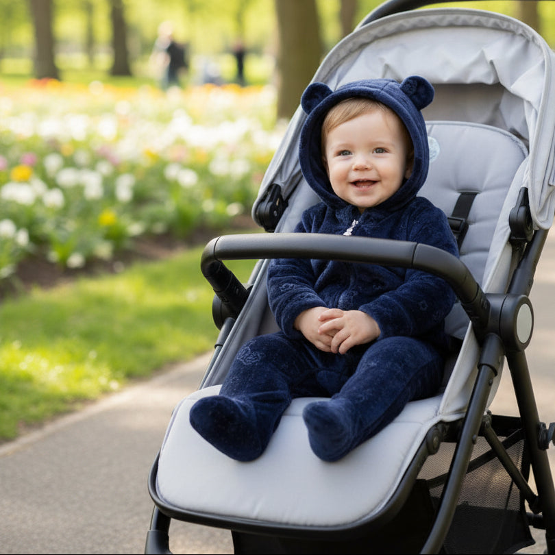 bebe combinaison polaire bleu  dans poussette