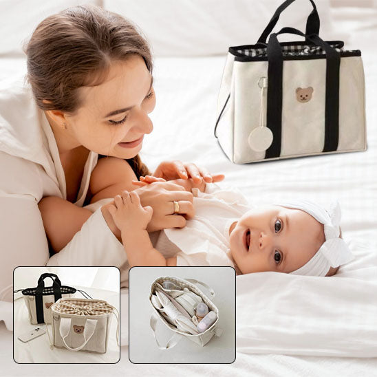 sac-à-langer-compact-mère-joue-avec-bébé