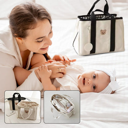 sac-à-langer-compact-mère-joue-avec-bébé